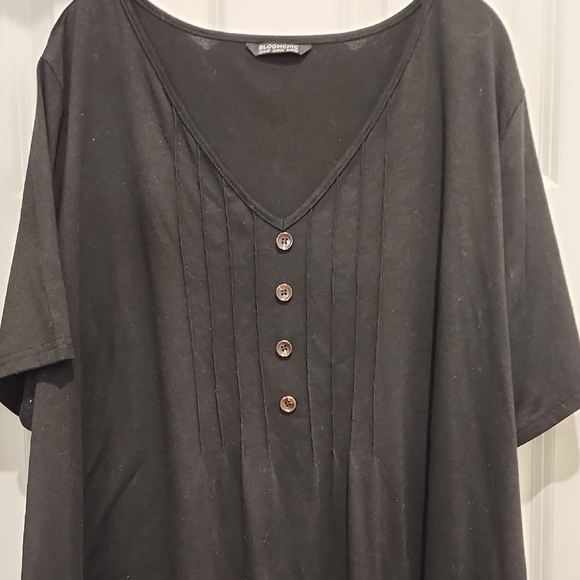 Bloomchic Black Pleated Front Button Detail Soft Tee 2x - Picture 4 of 4